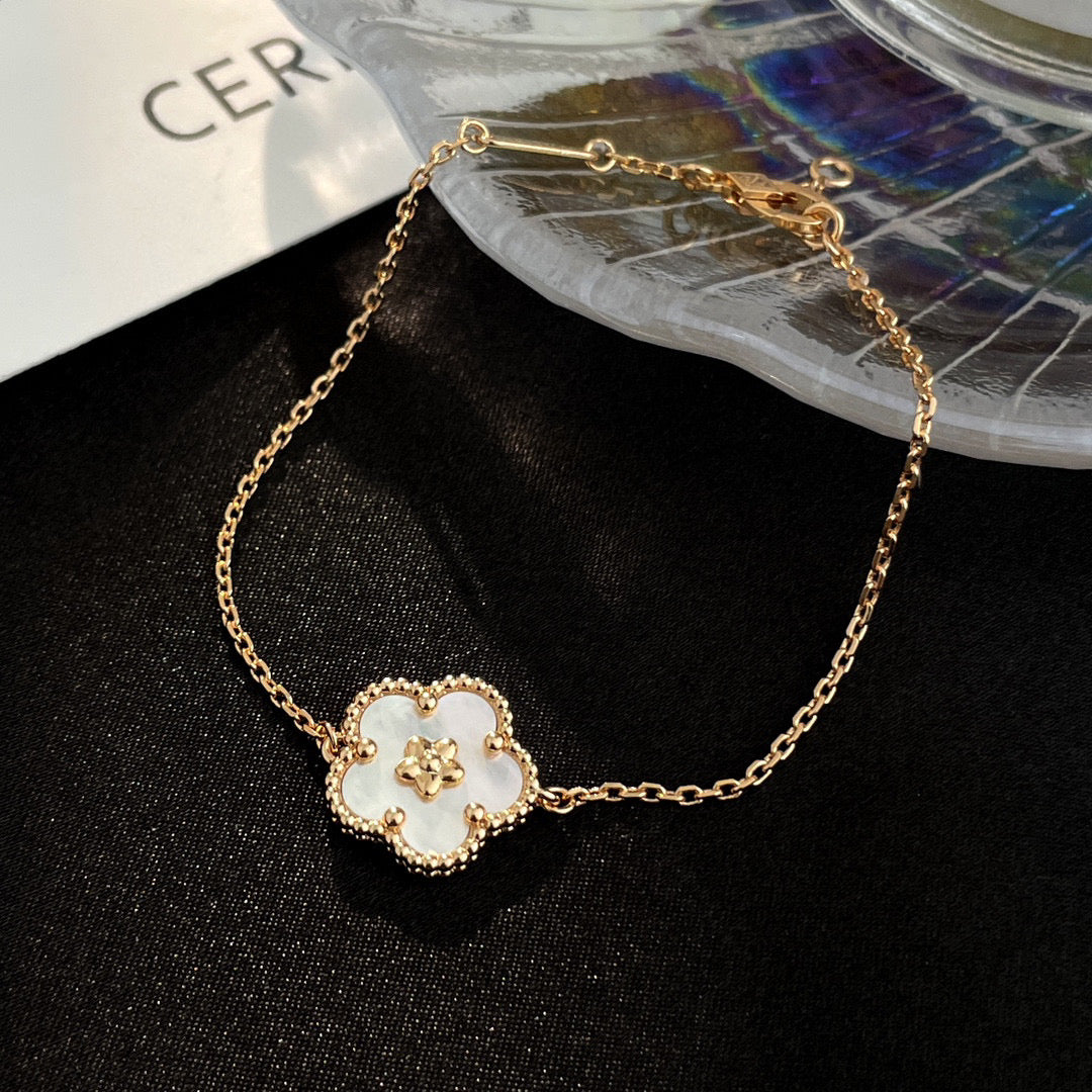 [AuraEcho]LUCKY WHITE MOP PLUM BLOSSOM  BRACELET
